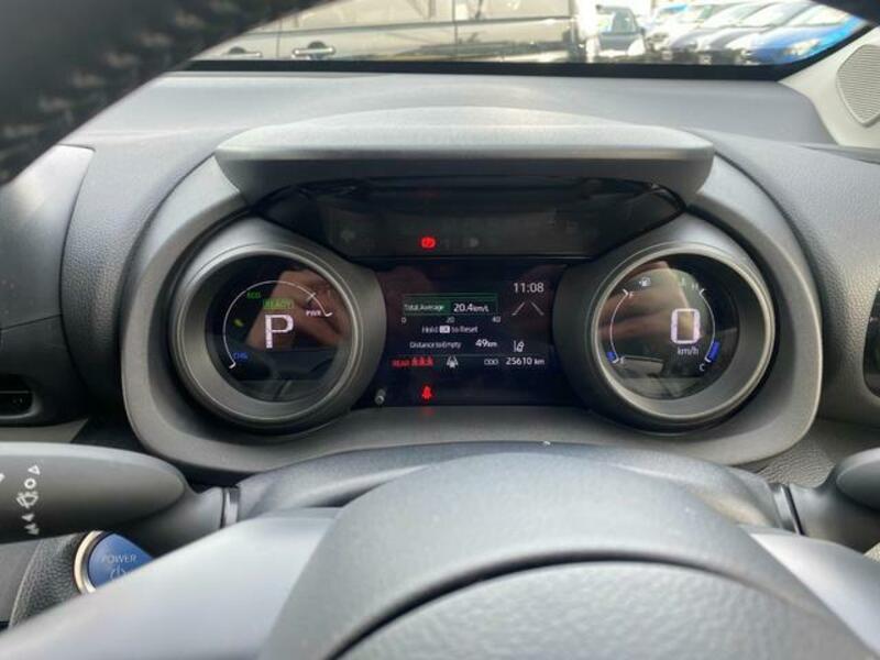 YARIS CROSS
