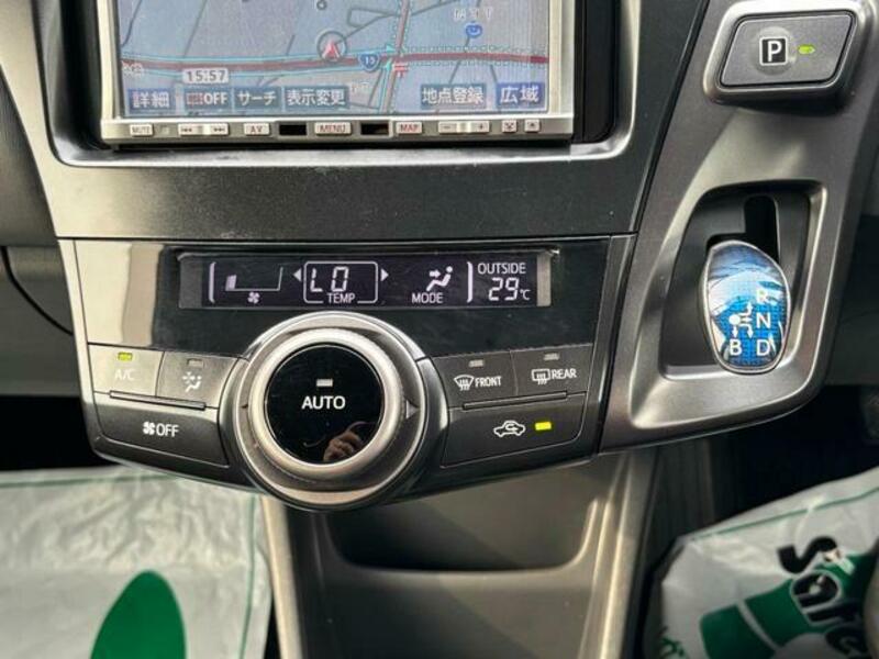 PRIUS ALPHA