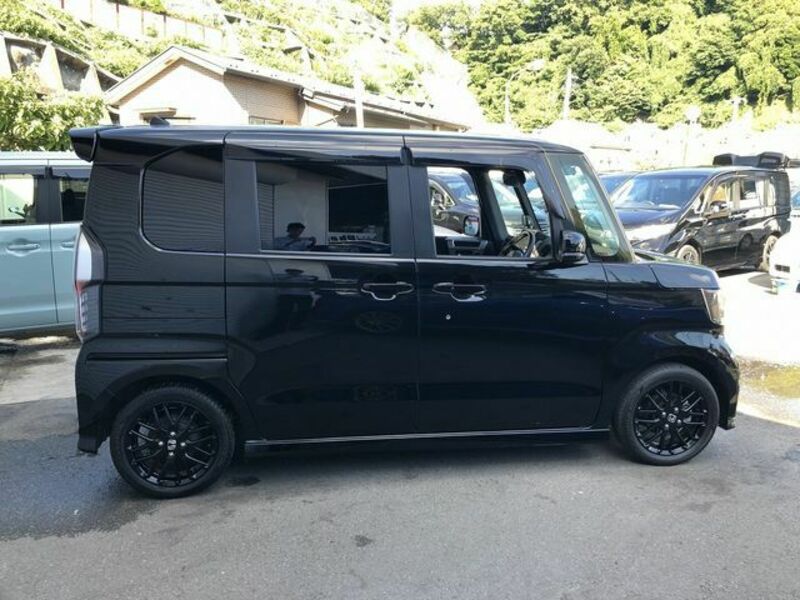 N BOX CUSTOM