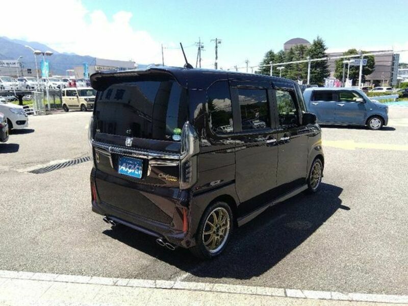N BOX CUSTOM