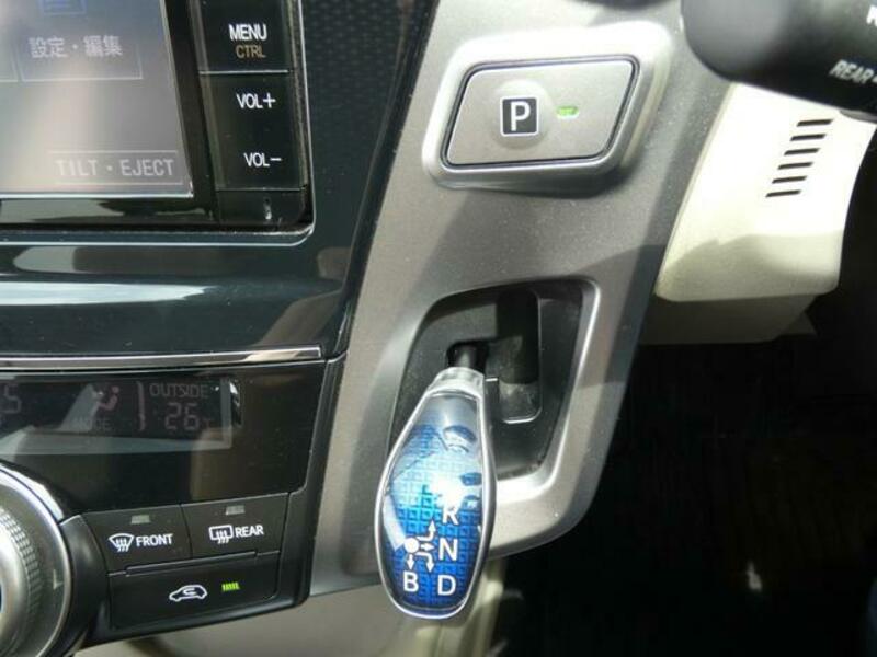 PRIUS ALPHA