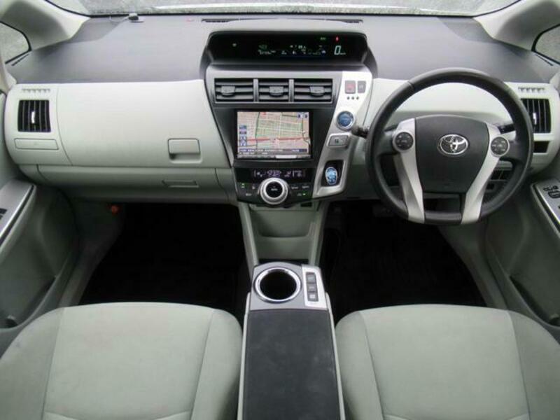 PRIUS ALPHA
