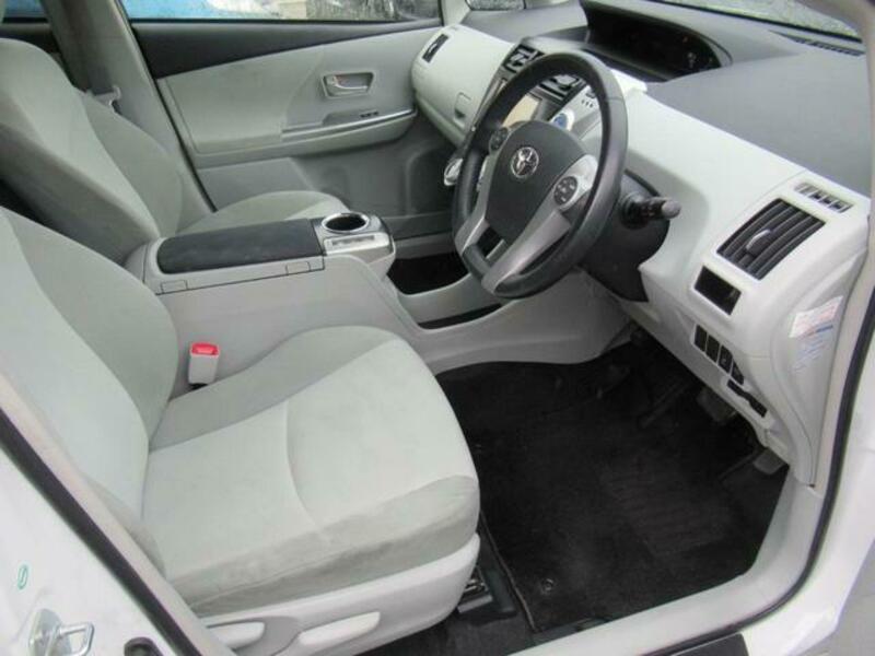 PRIUS ALPHA
