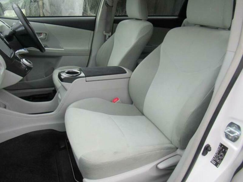 PRIUS ALPHA