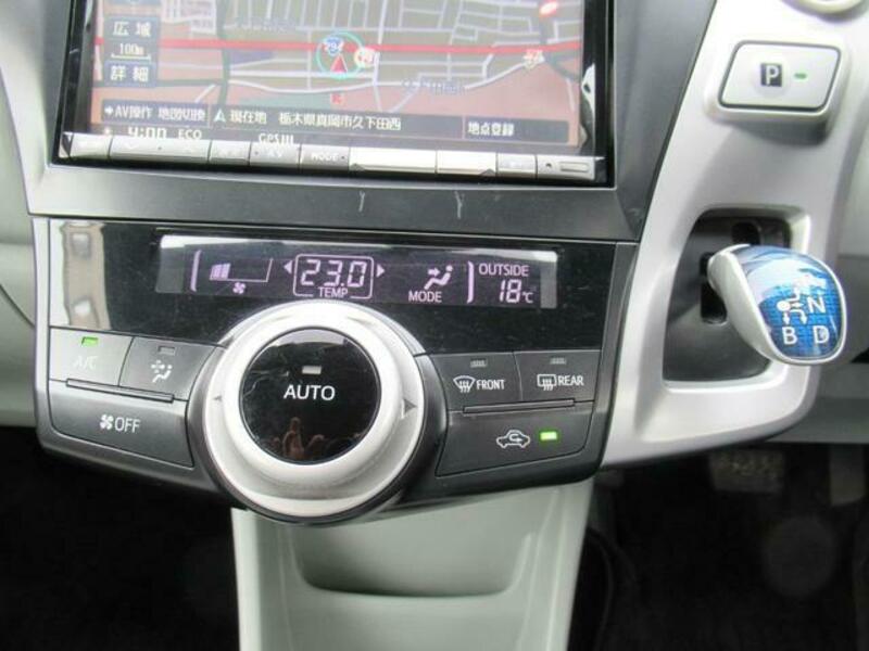 PRIUS ALPHA