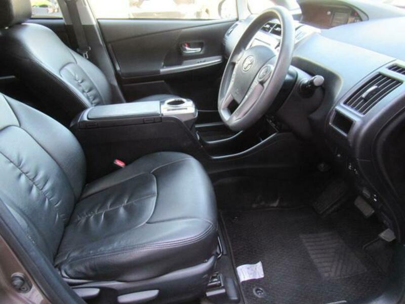 PRIUS ALPHA