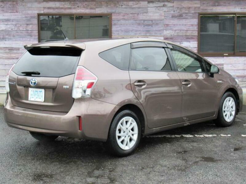 PRIUS ALPHA
