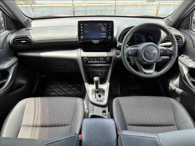 YARIS CROSS