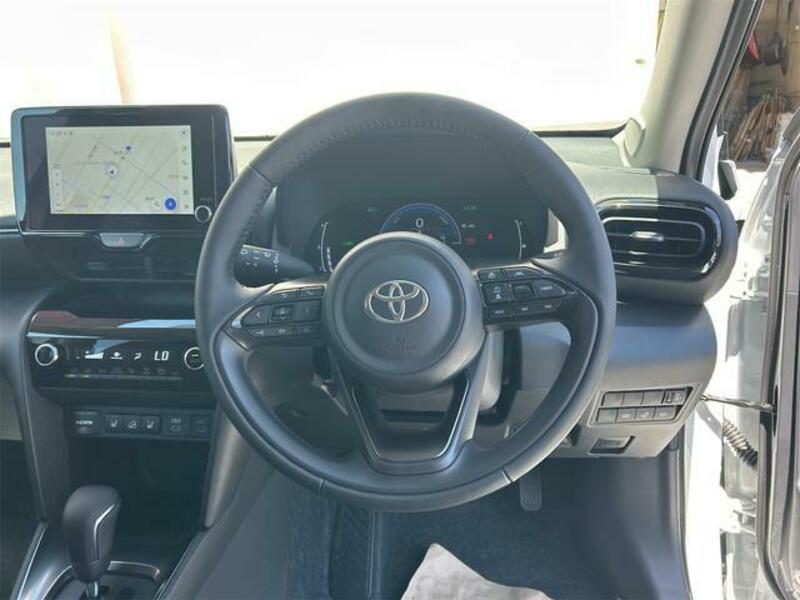 YARIS CROSS