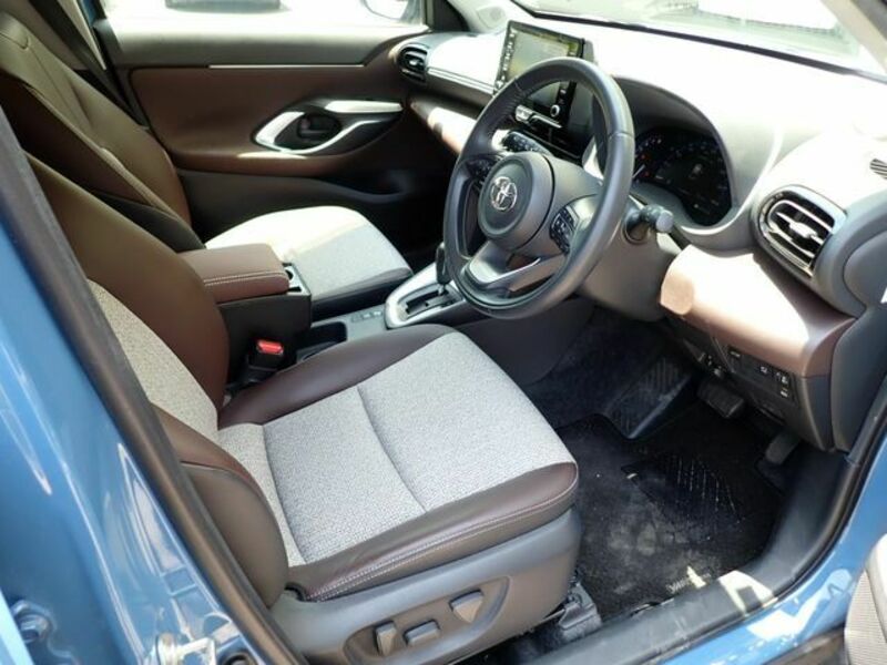 YARIS CROSS