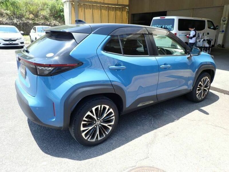 YARIS CROSS