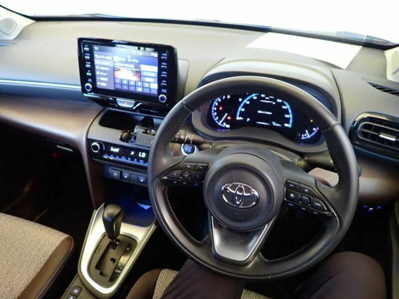 YARIS CROSS