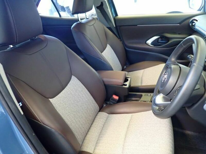 YARIS CROSS