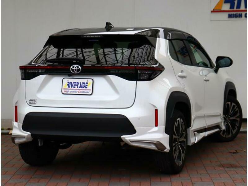 YARIS CROSS