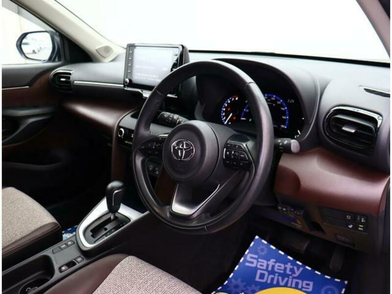YARIS CROSS