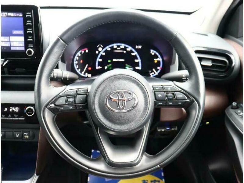 YARIS CROSS