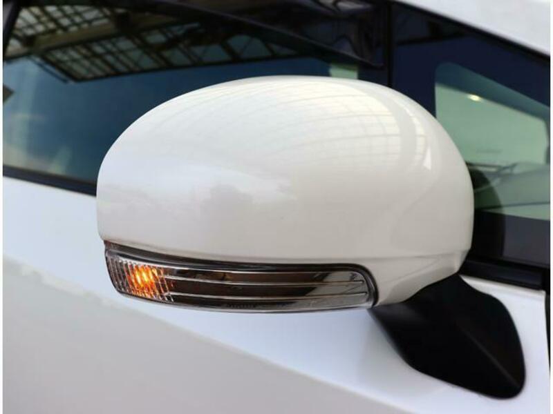 PRIUS ALPHA