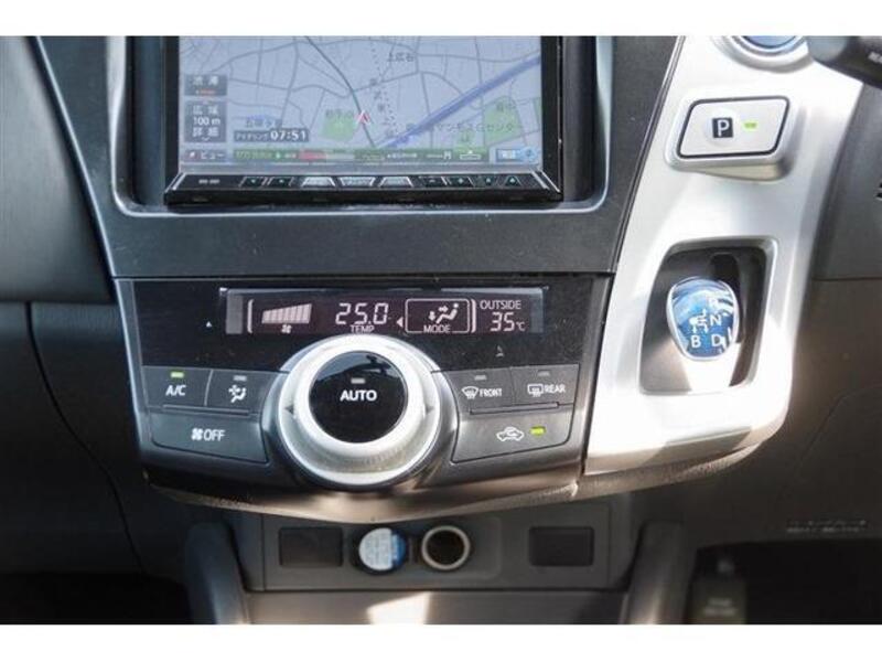 PRIUS ALPHA