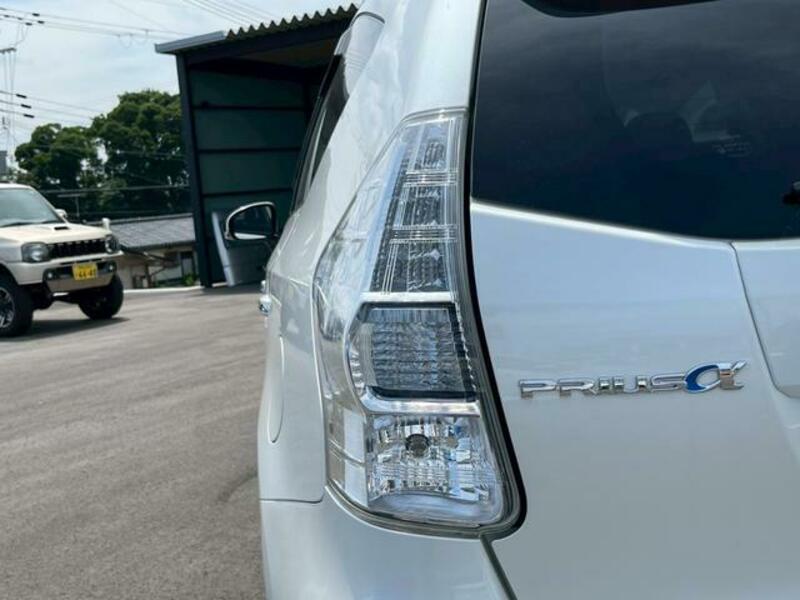 PRIUS ALPHA