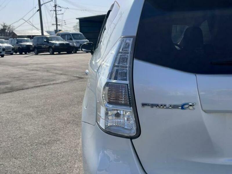 PRIUS ALPHA