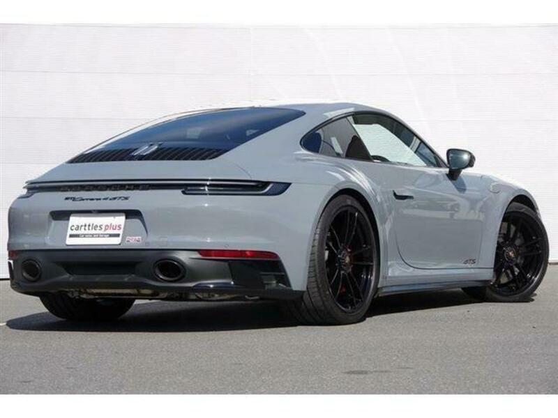 911