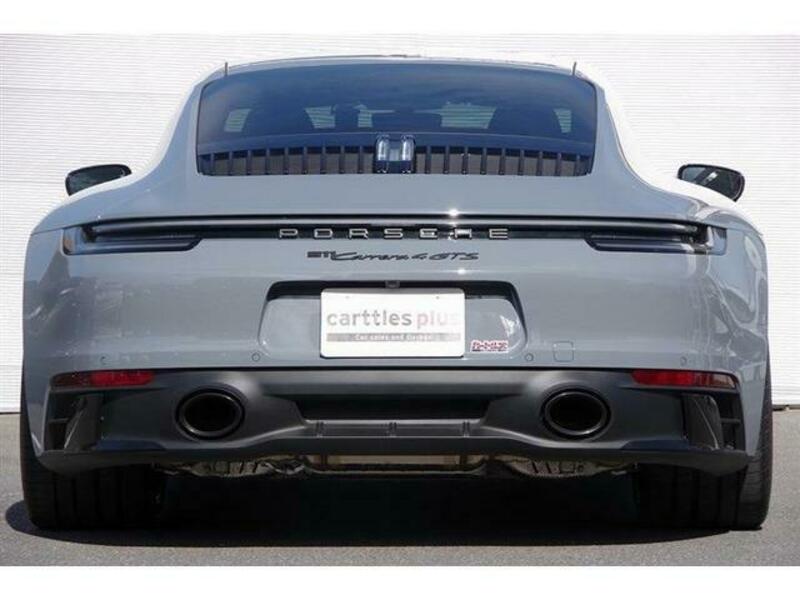 911