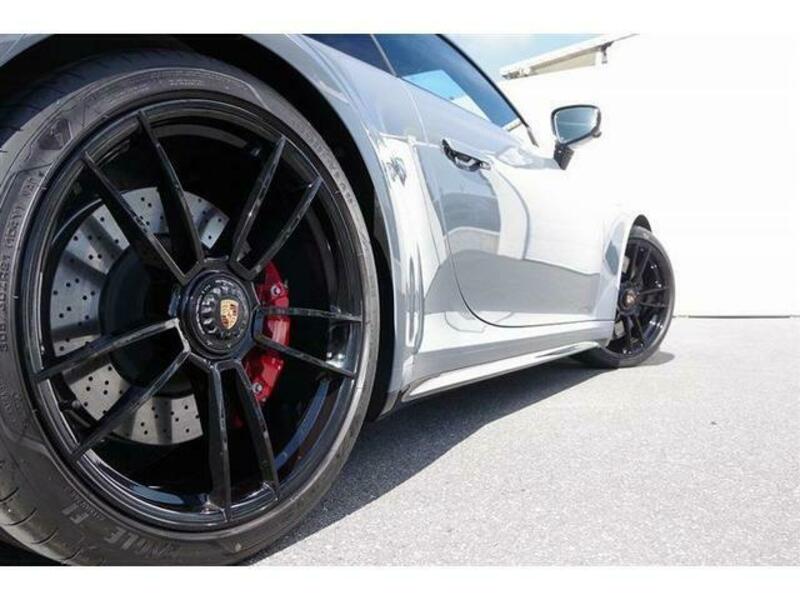 911