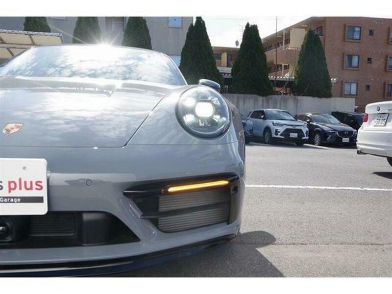 911