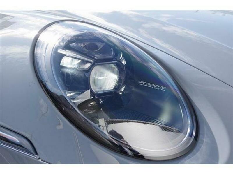 911