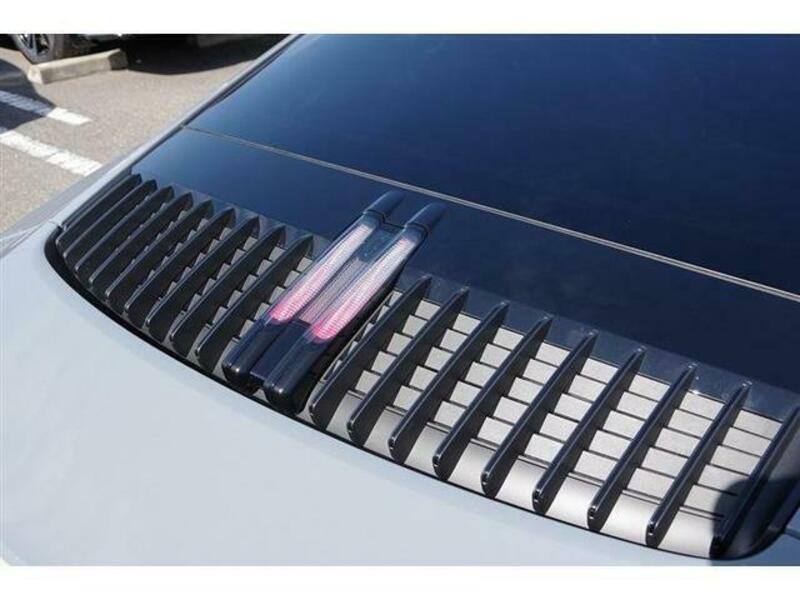 911
