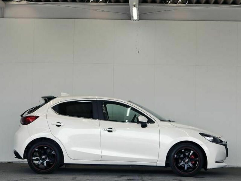 MAZDA2