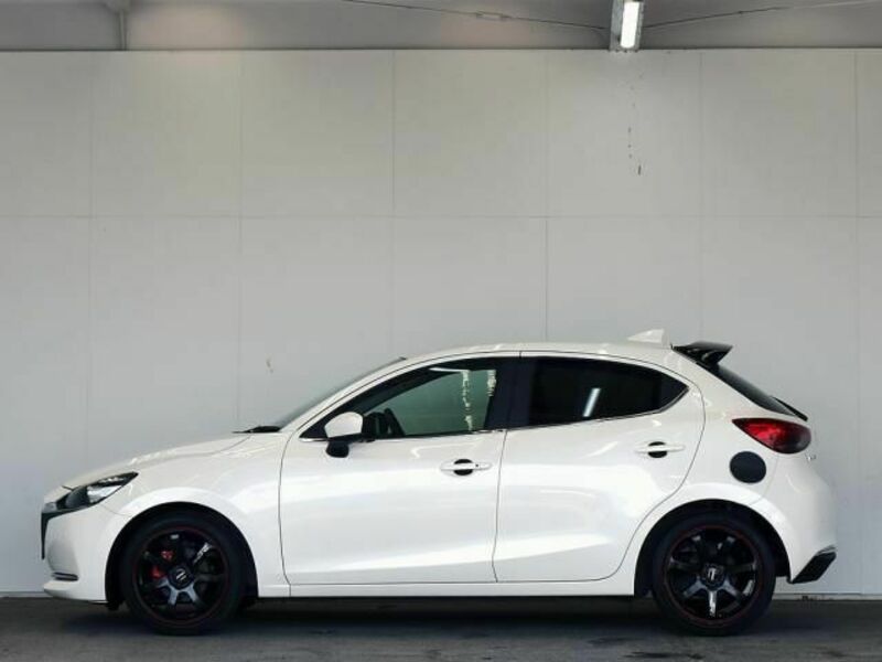 MAZDA2