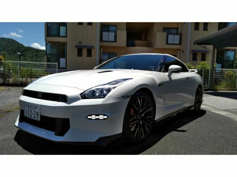 NISSAN GT-R