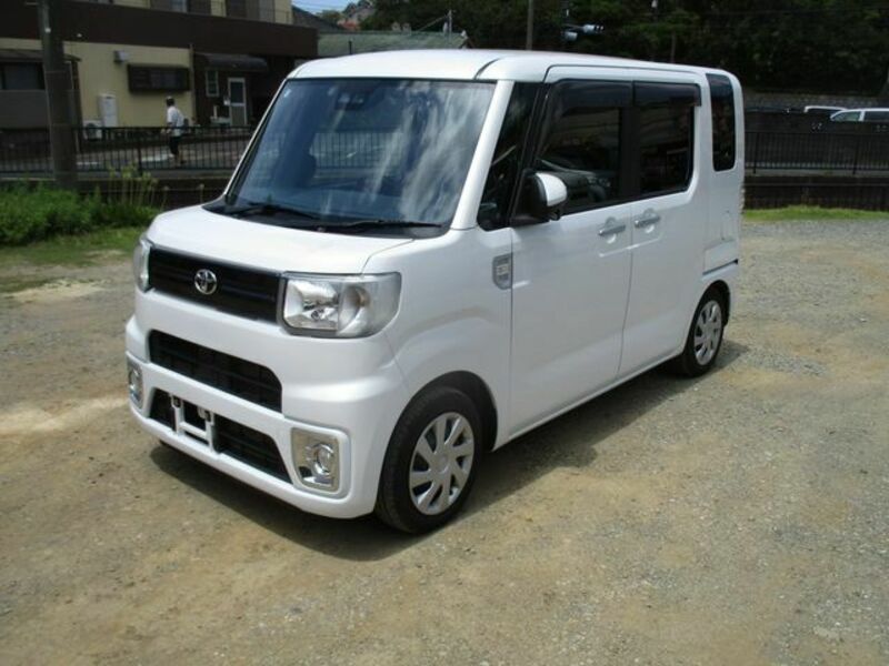 TOYOTA PIXIS MEGA