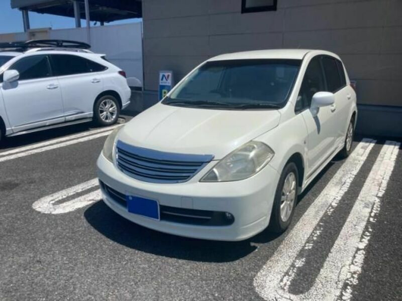 NISSAN TIIDA