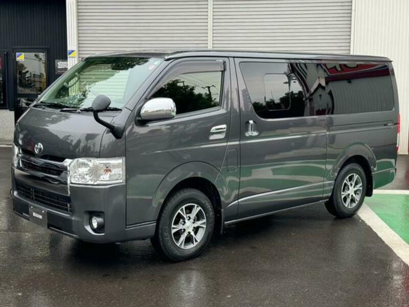 TOYOTA HIACE VAN