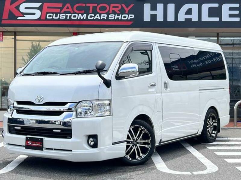 TOYOTA HIACE VAN