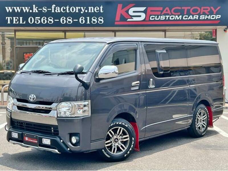 TOYOTA HIACE VAN