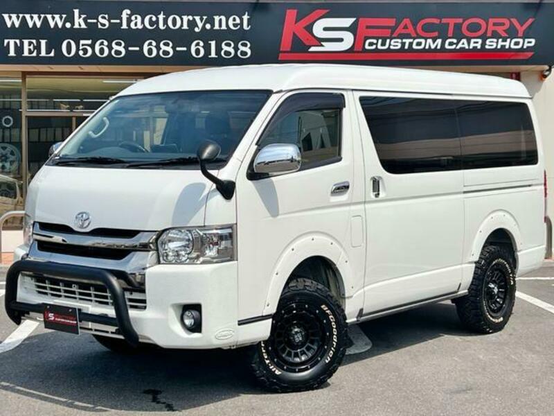 TOYOTA HIACE VAN