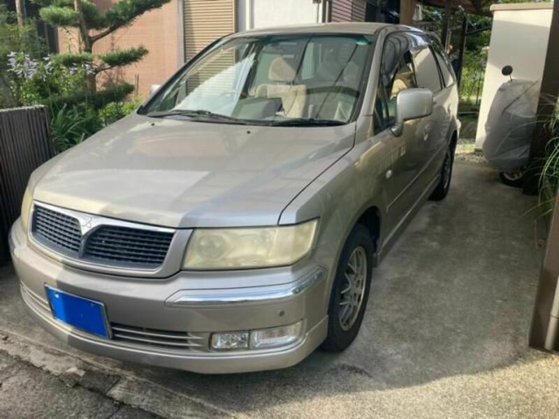 MITSUBISHI CHARIOT GRANDIS