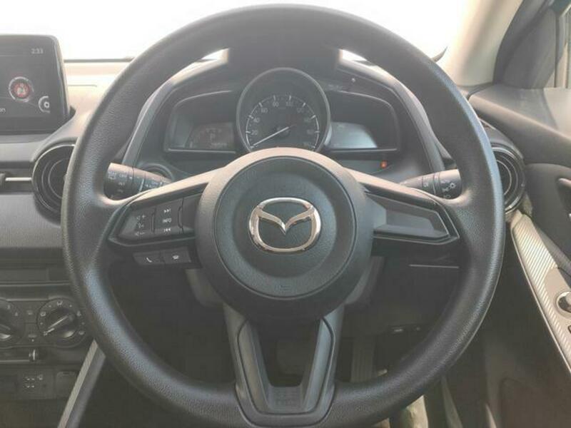MAZDA2