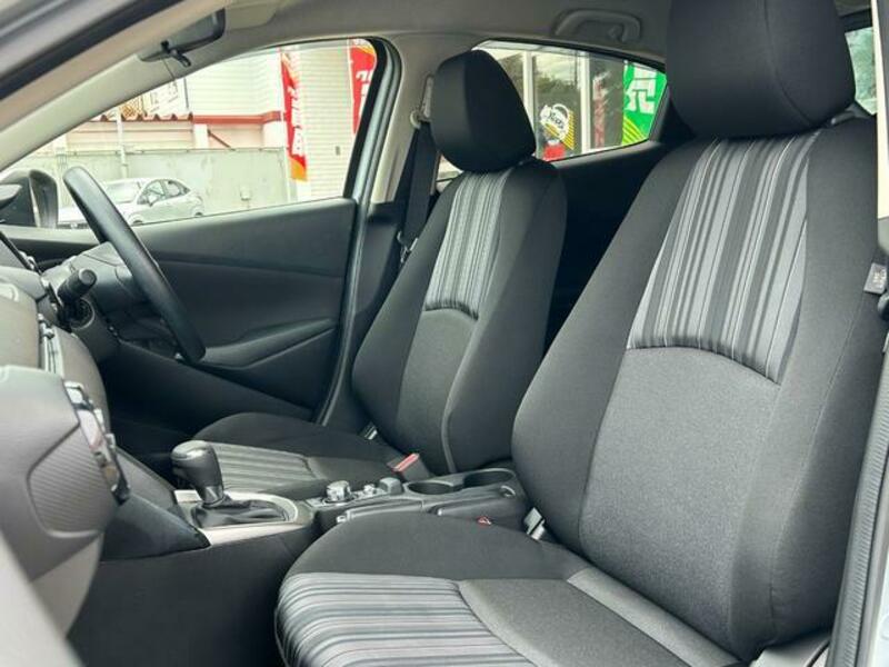MAZDA2