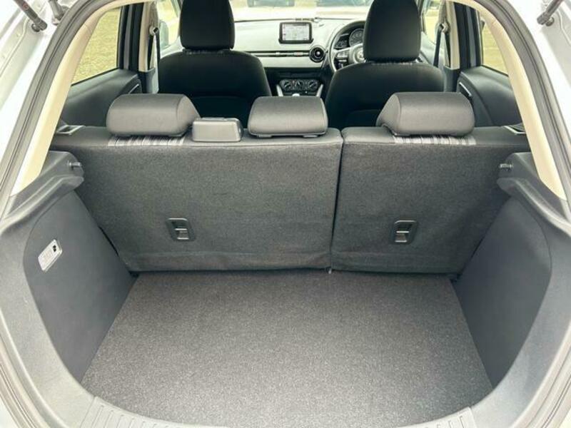 MAZDA2
