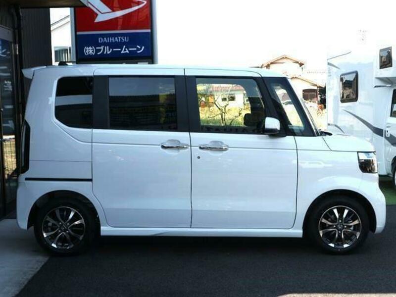 N BOX CUSTOM