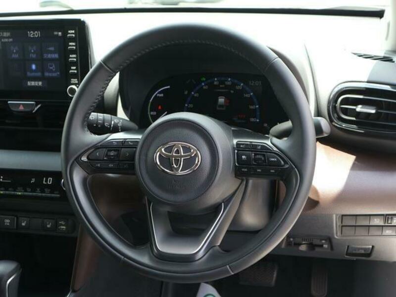 YARIS CROSS