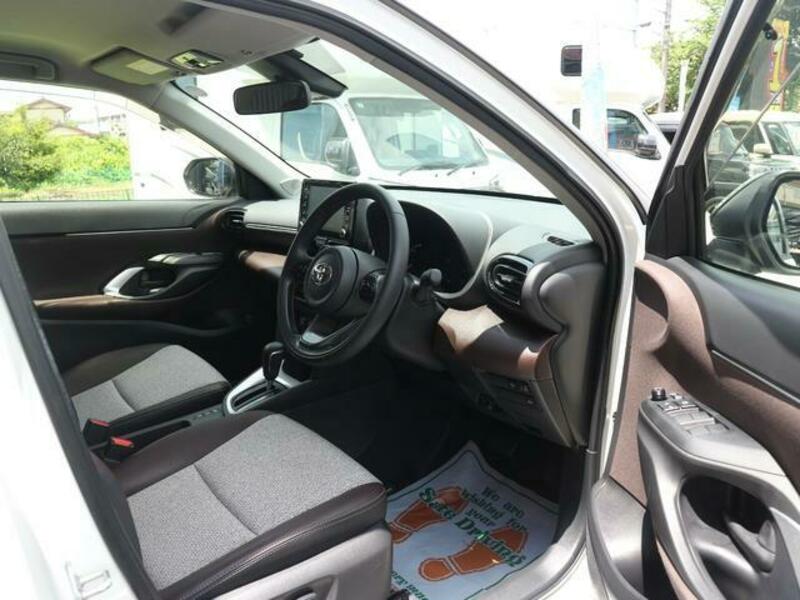 YARIS CROSS