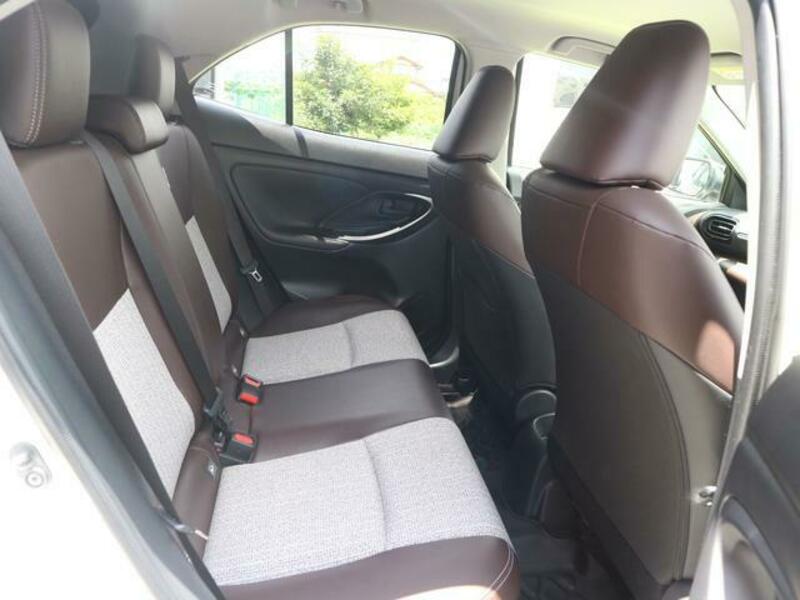 YARIS CROSS