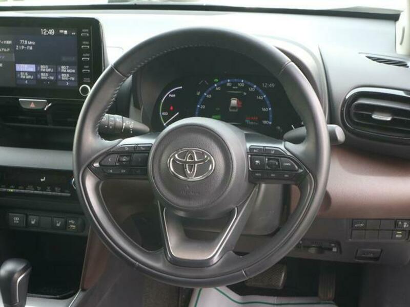 YARIS CROSS