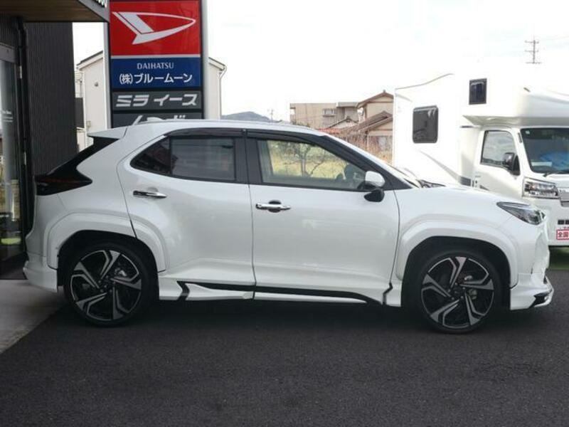 YARIS CROSS