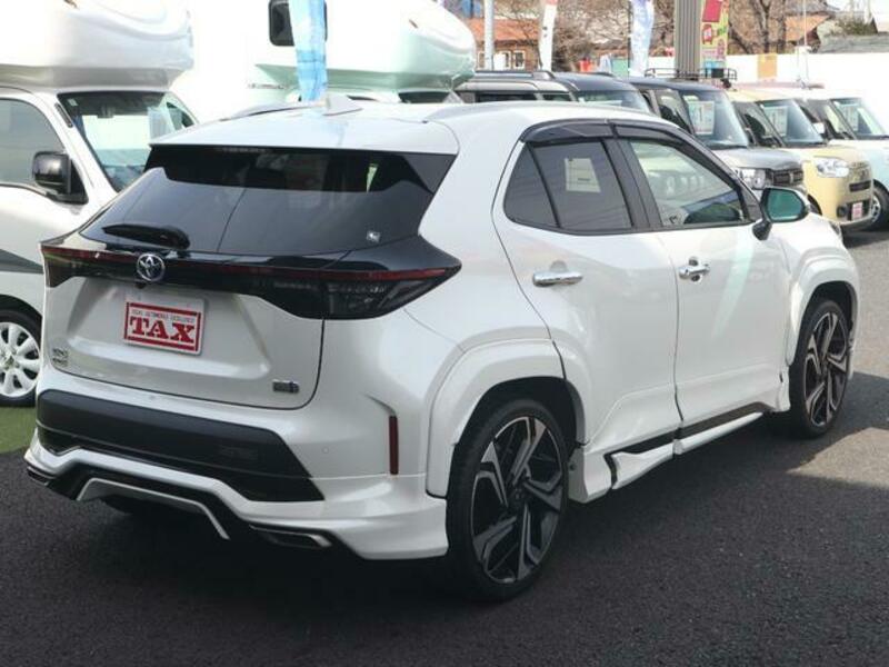 YARIS CROSS